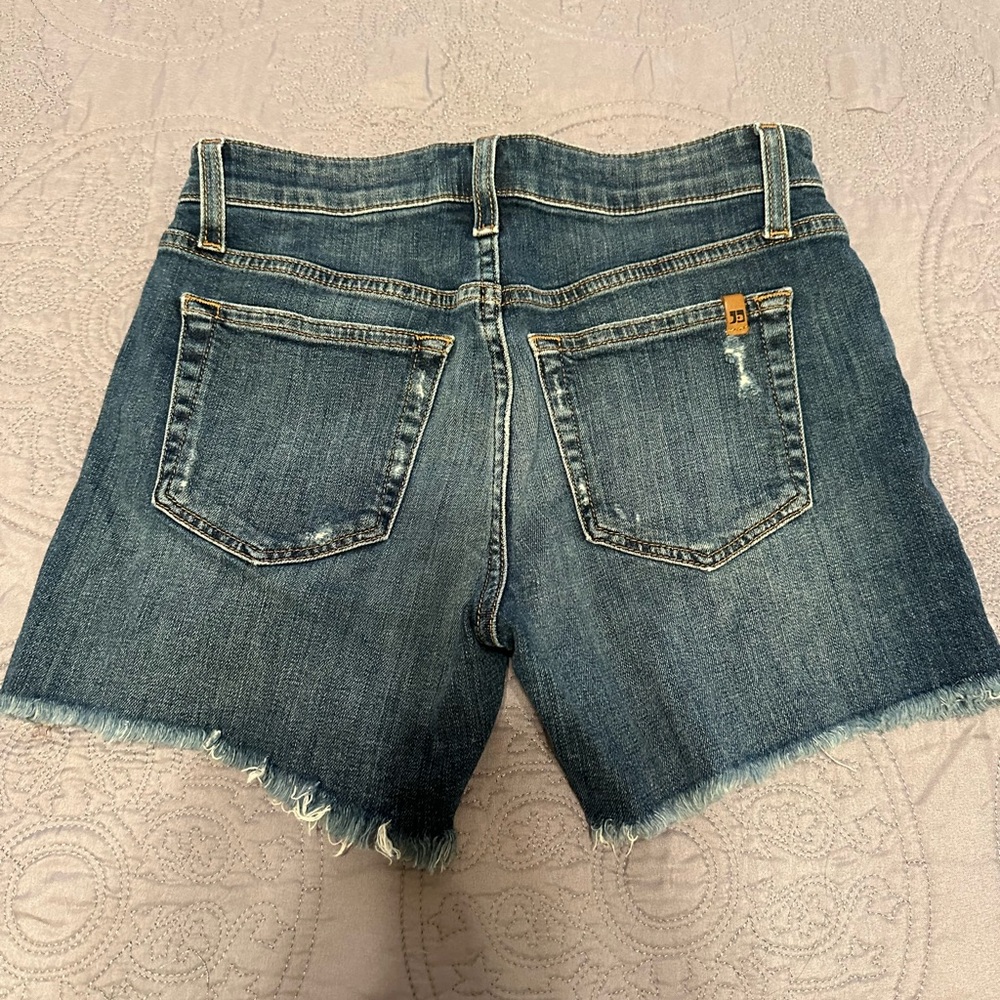 Joe’s shorts sz 24 stretch material. Can wear cuffed or down